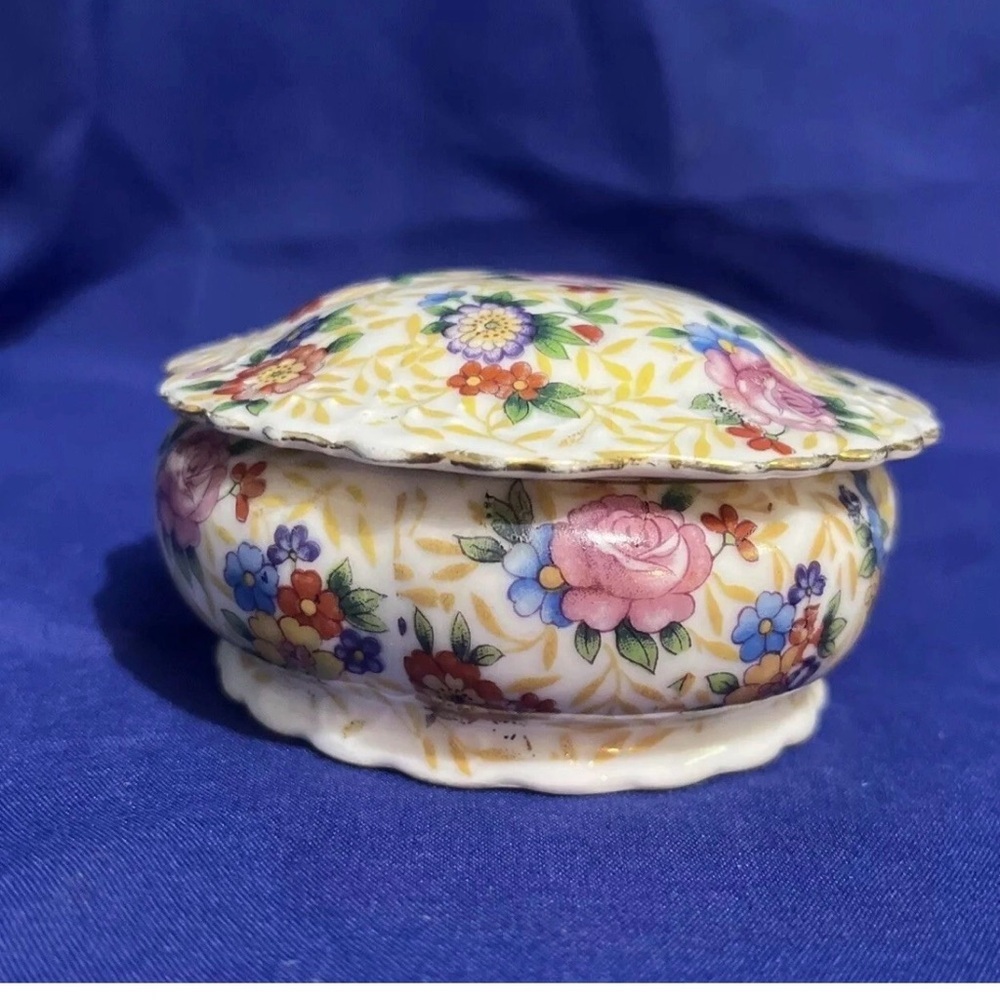 Vintage Gold castle Vintage Floral Trinket Box Made In Japan EUC - Picture 5 of 5